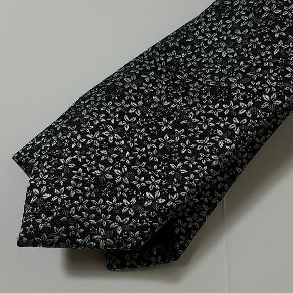 Express men black and silver flower print tie - Picture 6 of 6